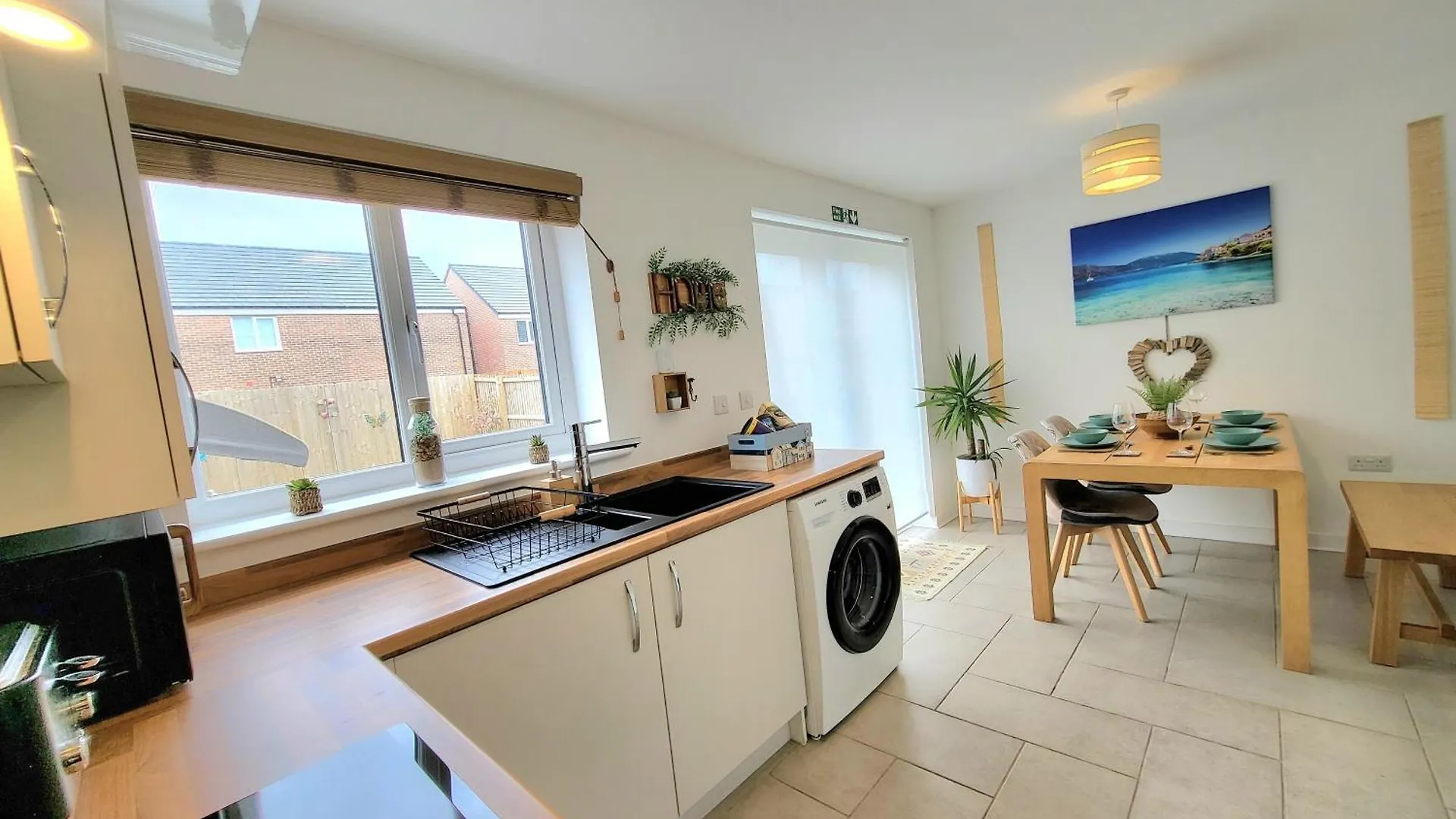 בית נופש לית'ם סנט אנס Seaside Beach Themed Home With Garden And Driveway