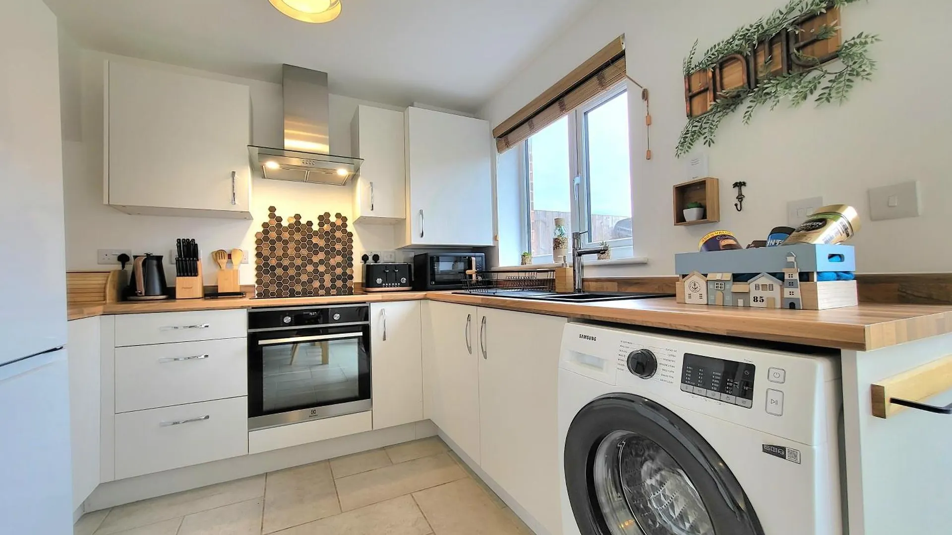 Seaside Beach Themed Home With Garden And Driveway Lytham St Annes
