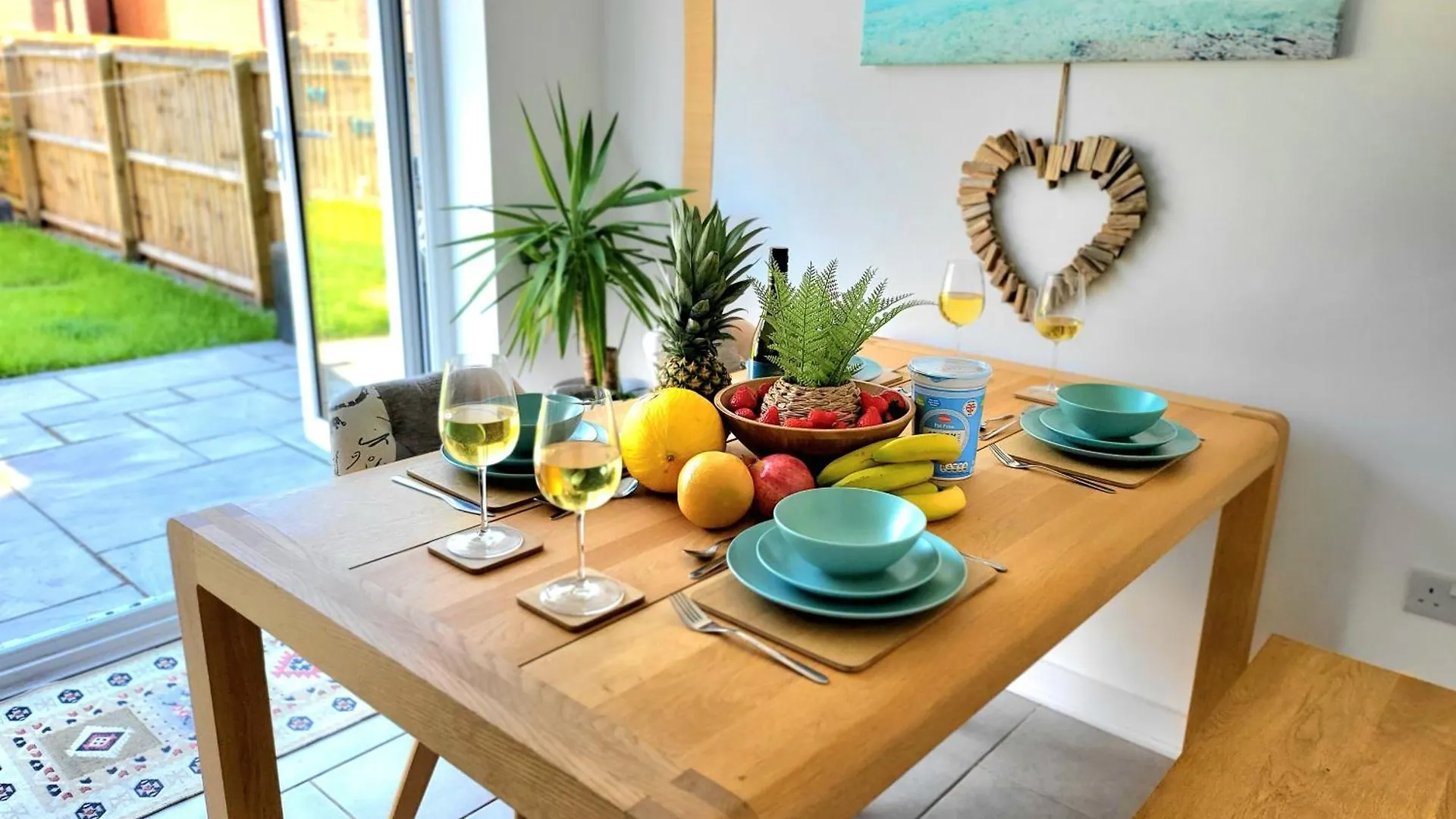 לית'ם סנט אנס Seaside Beach Themed Home With Garden And Driveway