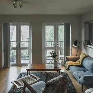  Apartment Stylish Flat With Pool And Terrace United Kingdom
